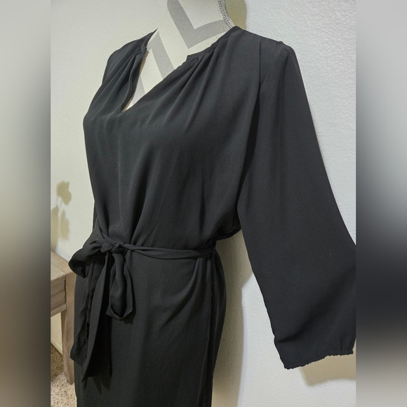 Veronica M. Black Dress with V-neck and 3/4 Sleeves with Elastic Cuffs - Picture 3 of 6